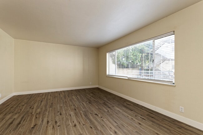 Lakeshore Gardens, Oakland, CA 94606 - photo 7