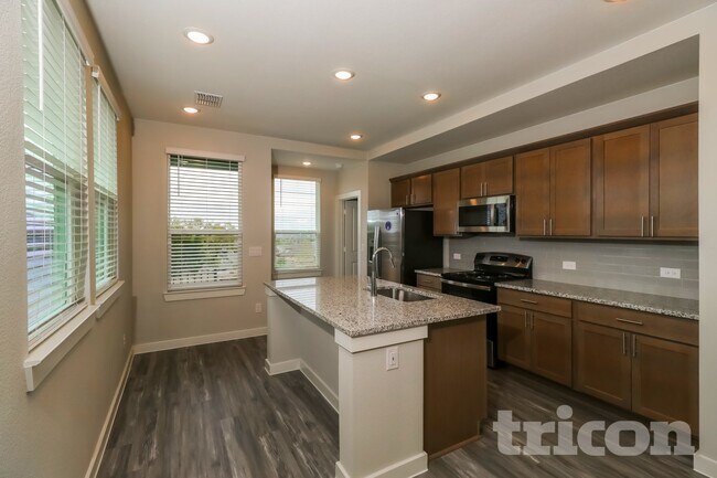 605 Raglands Rd, Leander, TX 78641 - photo 5