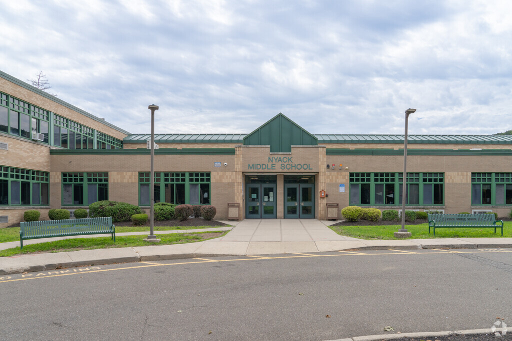 West Nyack Elementary School, Rankings & Reviews - Homes.com