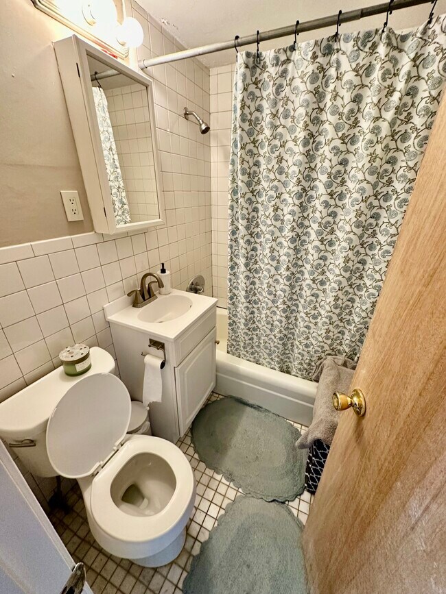 108 Myrtle St unit 10, Boston, MA 02114 - photo 7