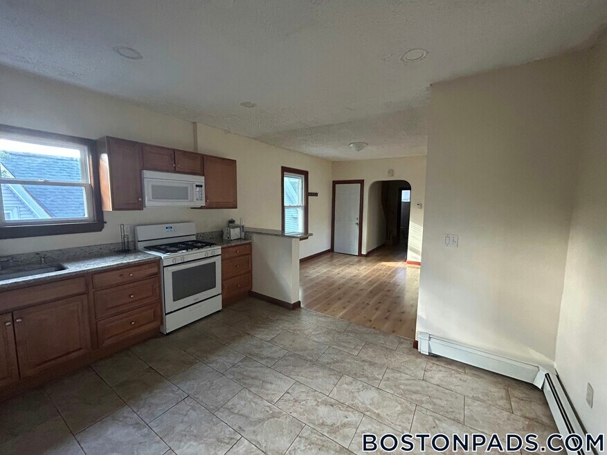 569 Main St unit 2, Medford, MA 02155 - photo 1