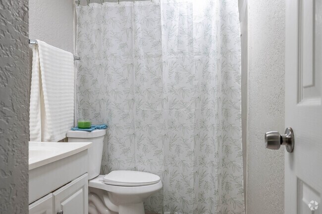 2 BR, 2 BA - 742SQFT