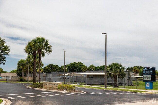 Manatee Elementary serve younger residents near Fiddler’s Creek.