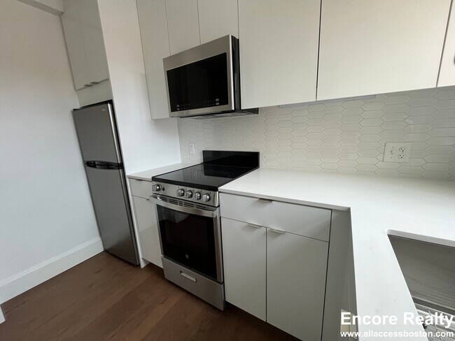 1172 Massachusetts Ave unit 208, Cambridge, MA 02138 - photo 6