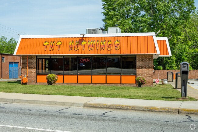 The TNT Hot Wings offers chicken wing with a Jamaican blend.