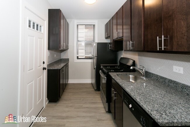 703 W Brompton Ave, Chicago, IL 60657 - photo 3