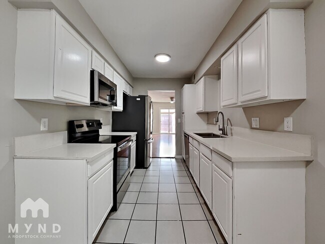 20233 N 21st Dr, Phoenix, AZ 85027 - photo 3