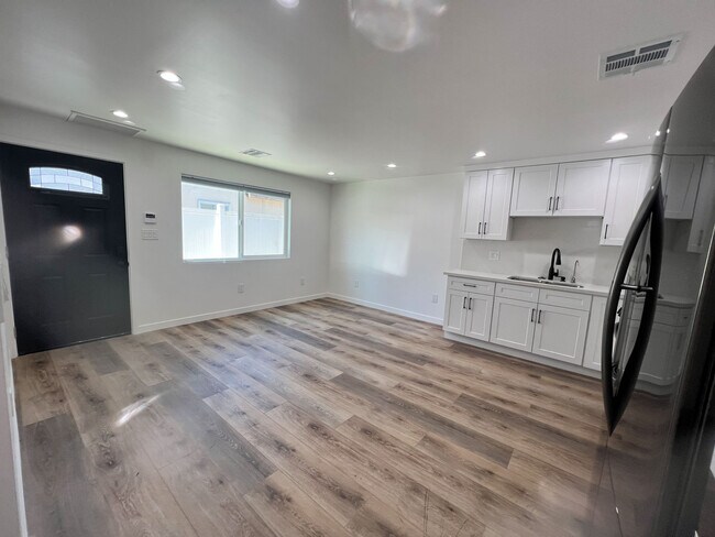 7718 N Glenoaks Blvd, Burbank, CA 91504 - photo 5