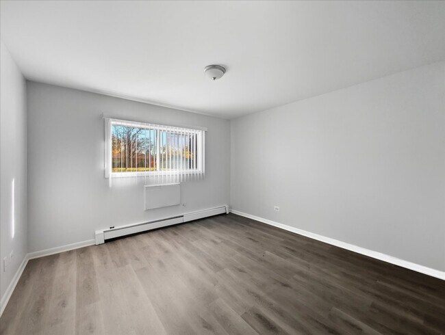 600 Mckinley Ave unit 304, Mundelein, IL 60060 - photo 4