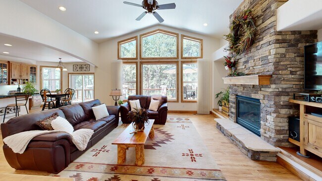 18190 Bakers Farm Rd, Colorado Springs, CO 80908 - photo 2