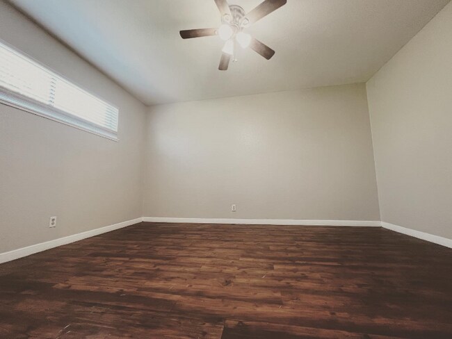 461 Eldon Dr unit 9, Corpus Christi, TX 78412 - photo 5