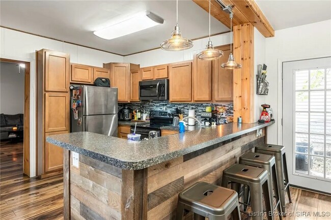 531 E Chestnut St unit 1, Jeffersonville, IN 47130 - photo 6