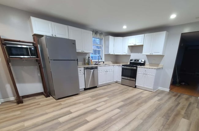 1458 N Main St, Winterport, ME 04496 - photo 3