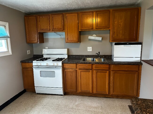 7315 Windsor Mill Rd, Windsor Mill, MD 21244 - photo 4