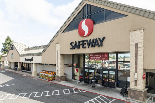 The Entrance for Safeway Supermarket in North Lancaster Neighborhood in Salem.