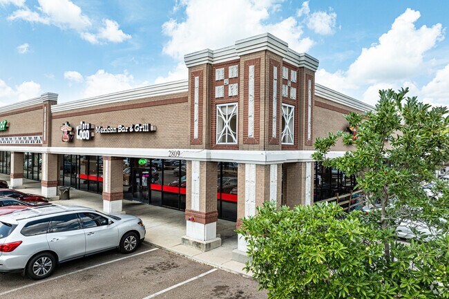 Poplar Avenue near Keswick Sulgrave features dining favorites like El Toro Loco for local flavor.