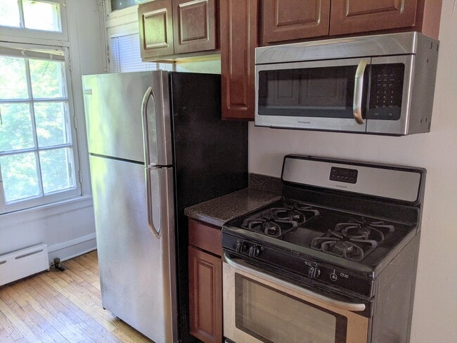 905 Elmwood Ave unit 13-C2, Evanston, IL 60202 - photo 3