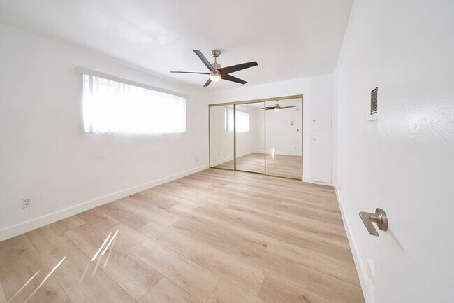 Spacious Units available - Great Location! -- Hollywood, Los Angeles, CA 90029 - photo 5
