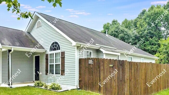 6007 Patricia Ryan Dr, Charlotte, NC 28216 - photo 3