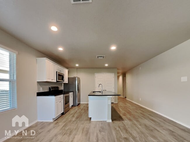 4203 Asher Aly, Saint Hedwig, TX 78152 - photo 6