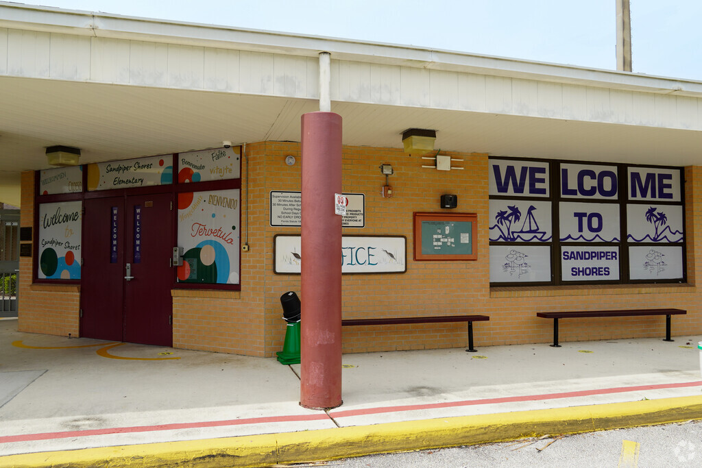 Main entrance to Sandpiper Shores Elementary School in Mission Bay, Boca Raton FL