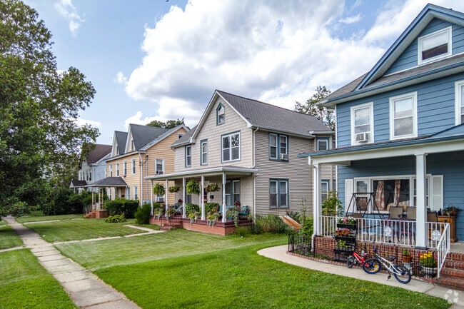Move into a colorful home in Florence, New Jersey.