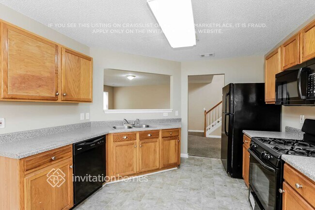 3077 Sable Run Rd, Atlanta, GA 30349 - photo 7