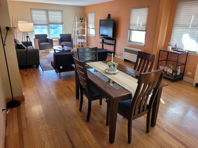 3044 W Addison St unit 2, Chicago, IL 60618 - photo 5