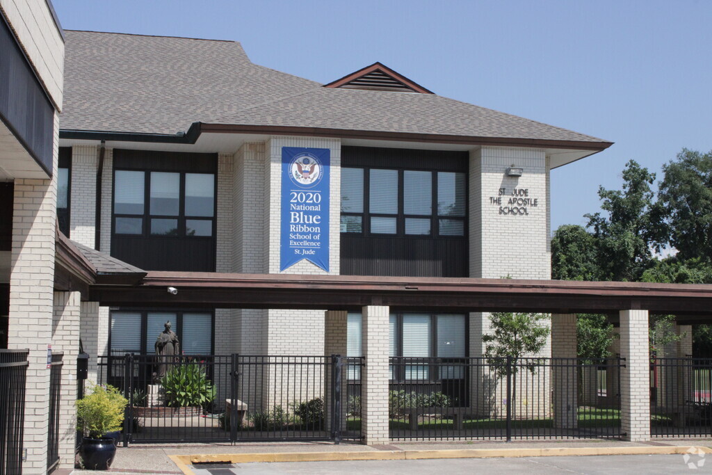 Main entrance at St. Jude in Wildwood, Baton Rouge LA