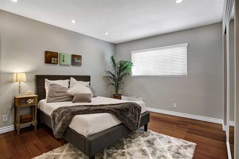 2319 Curlew St unit 2, San Diego, CA 92101 - photo 1