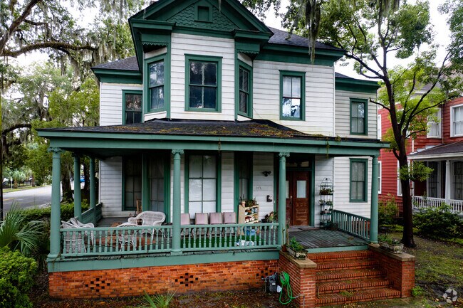 Victorian homes are abundant in the Metropolitan neighborhood.