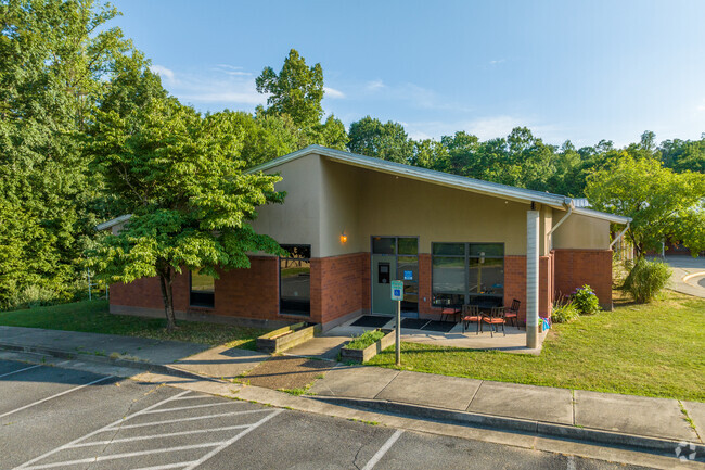 Ivy Creek School