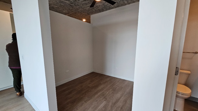 208 W Chicago Ave, Chicago, IL 60654 - photo 4