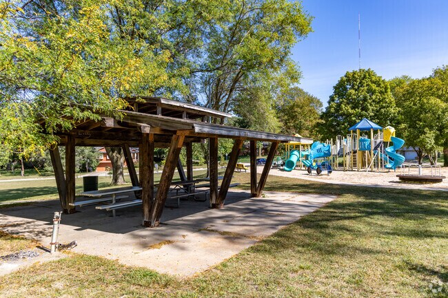 Saddle Hills Park just south of Wynnewood/Brookfield offers picnic shelters and a playground.