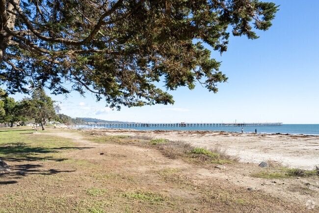 Goleta Beach Park has a pier.