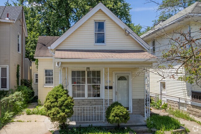 Bungalow-style homes with covered front porches are common throughout Elmwood Place.