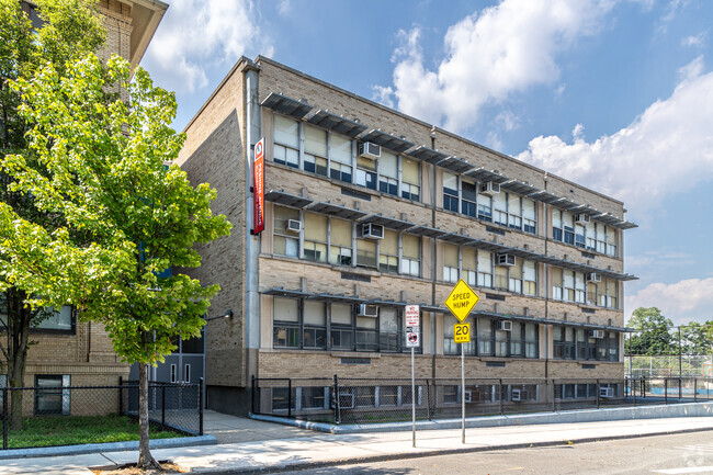 Peshine Avenue Elementary School in Newark enrolls 81% economically disadvantaged students.