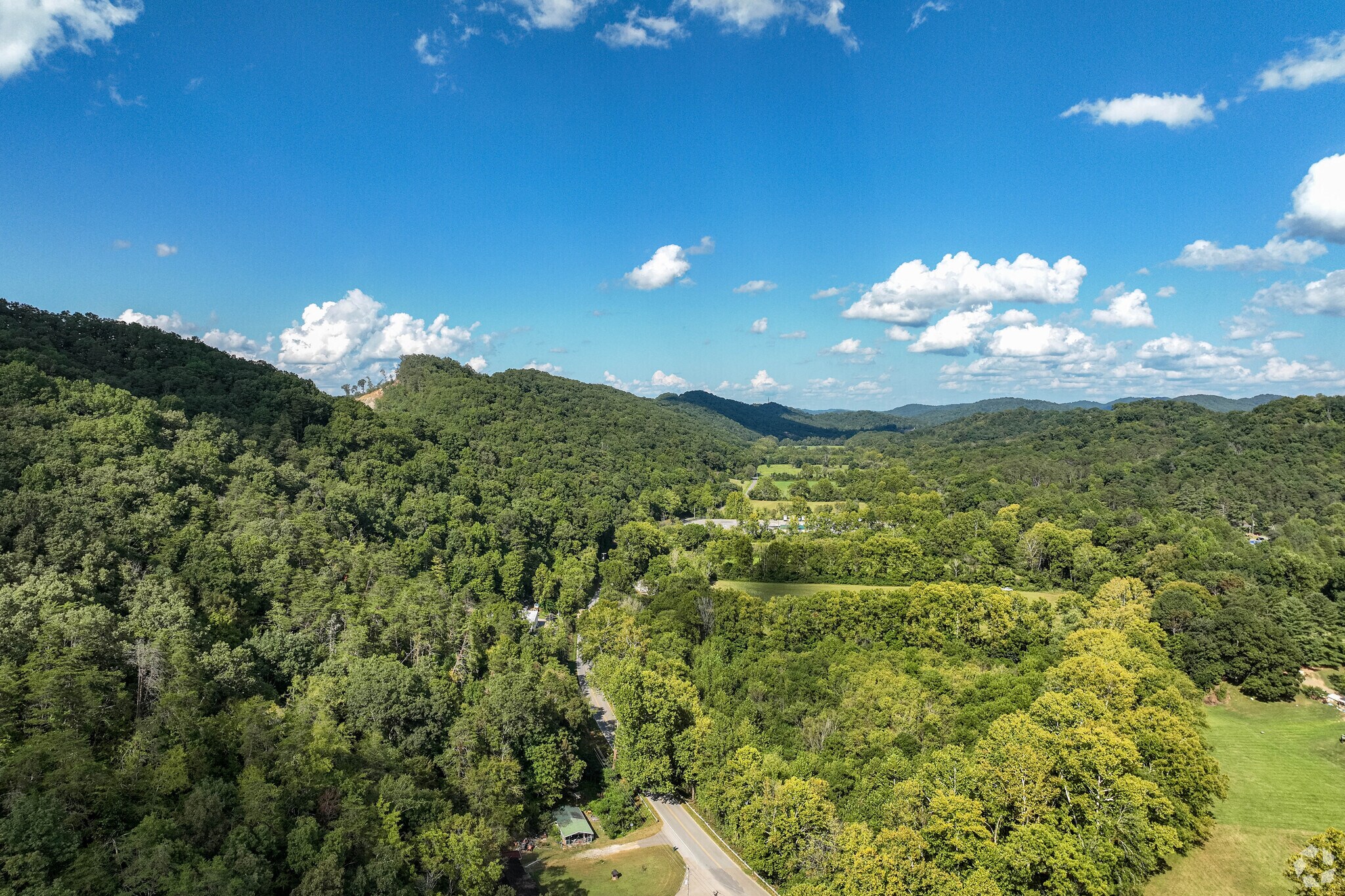 Paulette offers a peaceful country setting while being just a 30 minute drive to Knoxville.