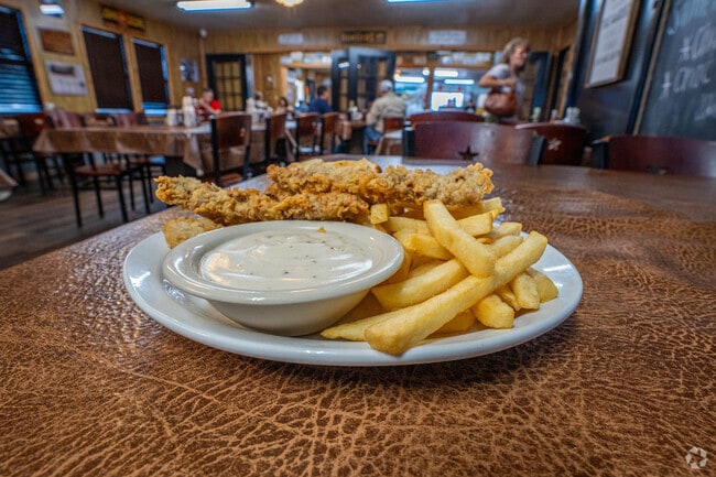 Filipps Cafe is a very popular restaurant amongst residents of Danbury, Texas.