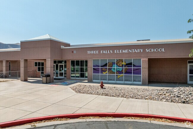 Three Falls Elementary is a Chinese Dual Immersion school.