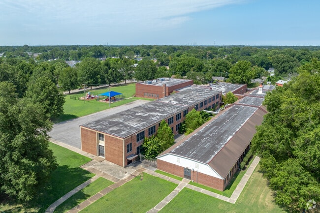 There is ample parking at Magnolia Elementary in Memphis.