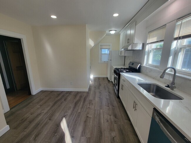 58 Ellerton Rd unit 1, Quincy, MA 02169 - photo 3