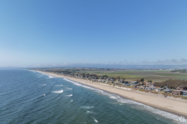 Pajaro Dunes boasts sweeping views of the Pacific, perfect for seaside relaxation.