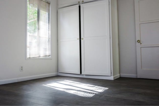 1832 Scott Rd unit 1832, Burbank, CA 91504 - photo 7