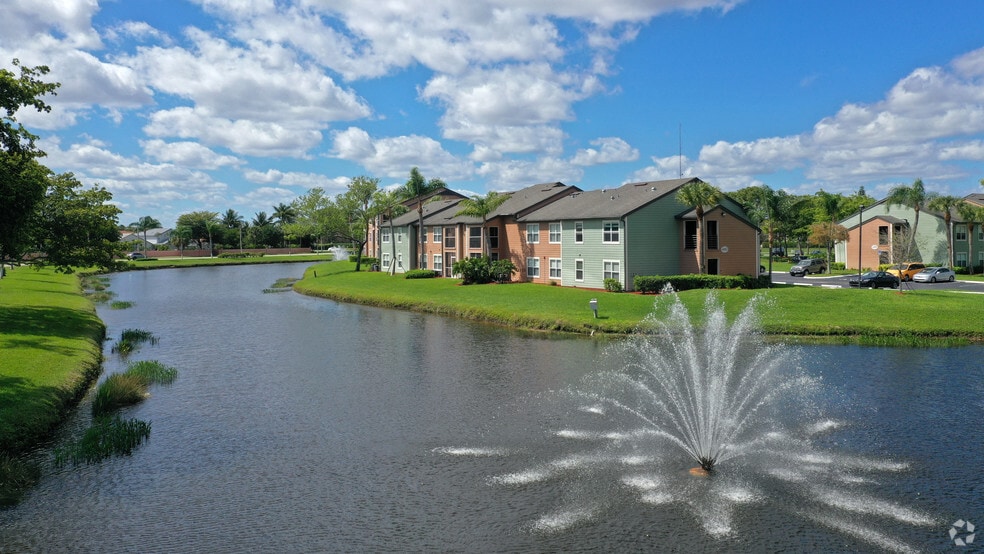 Visions at Willow Pond, West Palm Beach, FL 33417 - photo 1