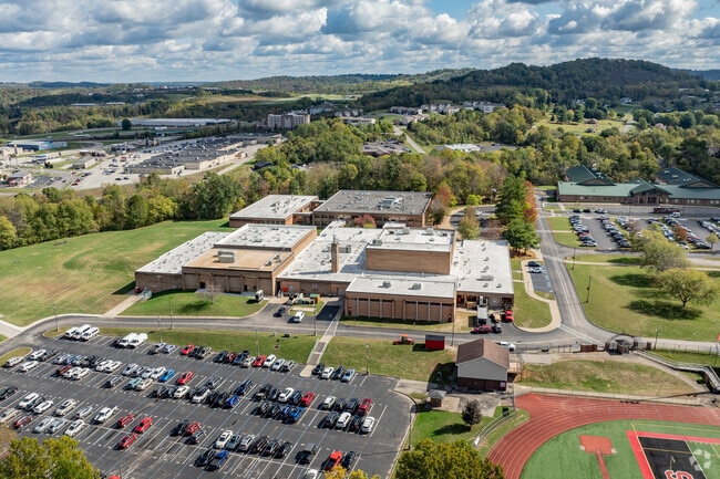 Waynesburg Central High School offers academics and athletics for teens.