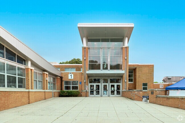 Woodson High School provides quality education to students living in Fairfax.