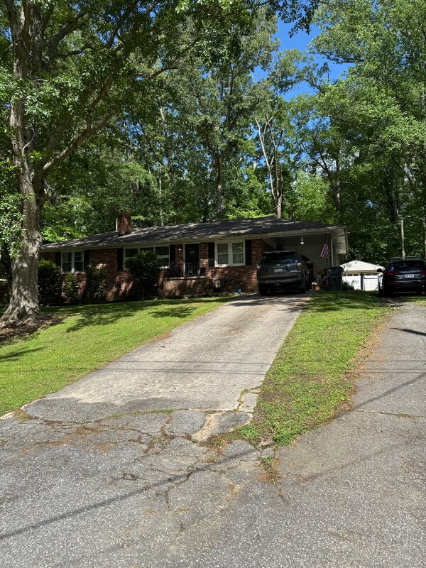 108 Overbrook Dr, Laurens, SC 29360