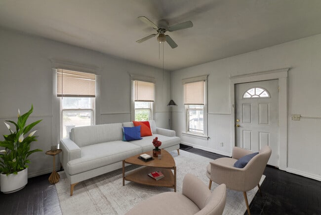 222 W Oakland Ave, Lansing, MI 48906 - photo 2