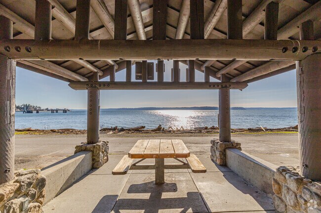 Replenish yourself with a beachside picnic in Lincoln Park, Fauntleroy.